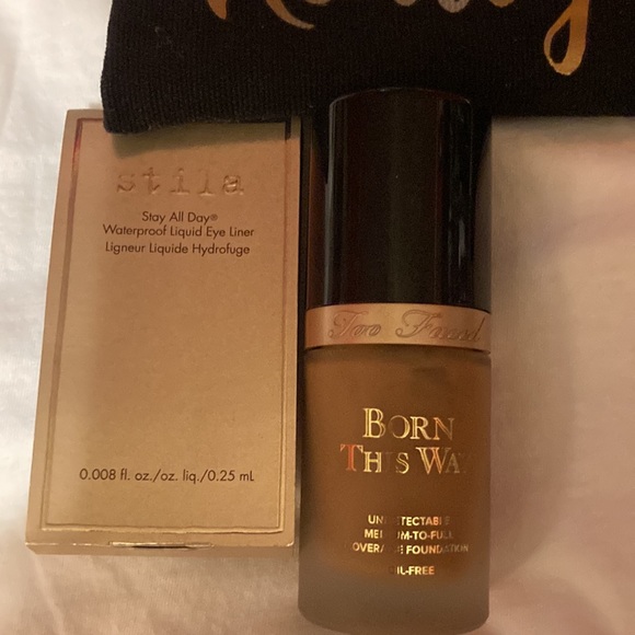 Makeup - Picture 2 of 5